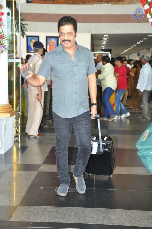 Celebrities at Vizag Airport - 20 / 42 photos