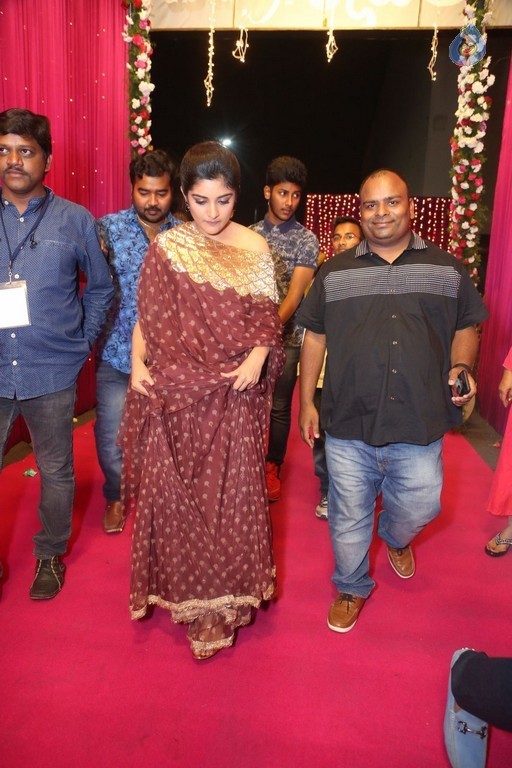 Celebrities at Zee Telugu Apsara Awards 1 - 7 / 41 photos