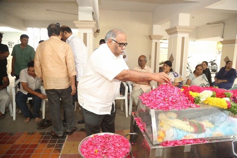 Celebrities Pay Homage To Director B Jaya Set 2 - 26 / 58 photos