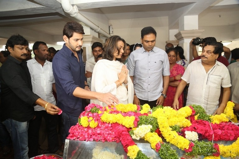 Celebrities Pay Homage To Director B Jaya Set 2 - 27 / 58 photos