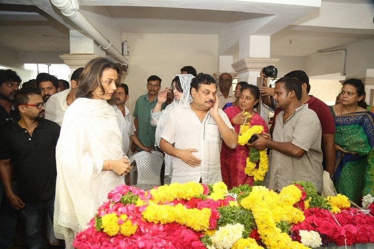 Celebrities Pay Homage To Director B Jaya Set 2 - 30 / 58 photos