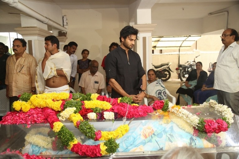 Celebrities Pay Homage To Director B Jaya Set 2 - 32 / 58 photos