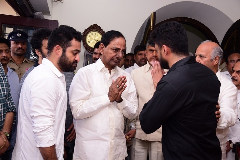 Celebrities Pay Homage To Nandamuri Harikrishna Set 2 - 22 / 30 photos