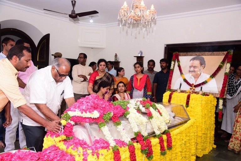 Celebrities Pay Homage To Nandamuri Harikrishna Set 2 - 25 / 30 photos