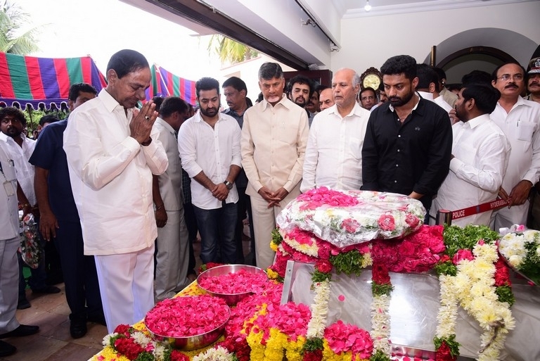 Celebrities Pay Homage To Nandamuri Harikrishna Set 2 - 27 / 30 photos