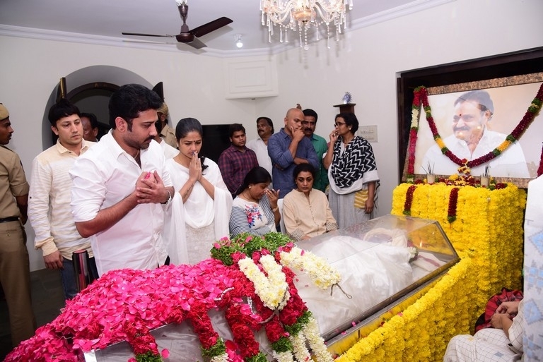Celebrities Pay Homage To Nandamuri Harikrishna Set 4 - 5 / 37 photos