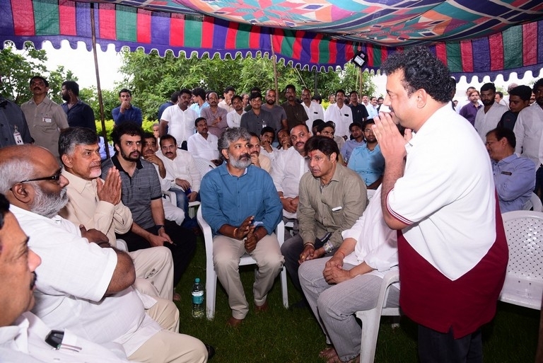 Celebrities Pay Homage To Nandamuri Harikrishna Set 4 - 21 / 37 photos