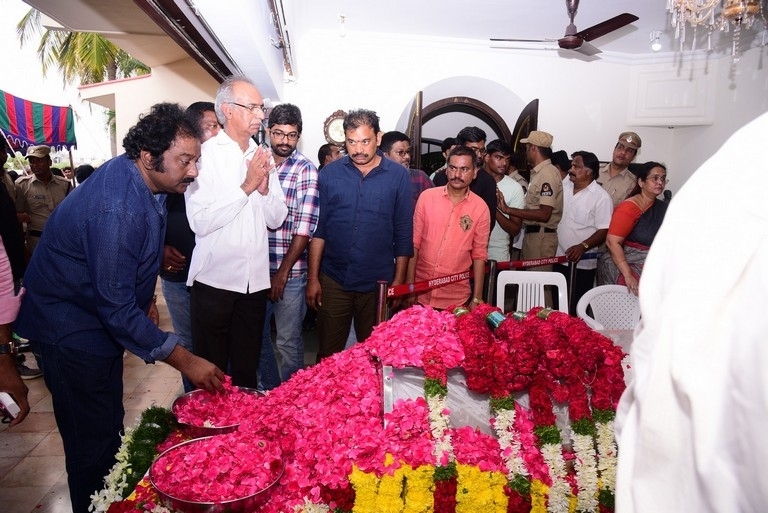 Celebrities Pay Homage To Nandamuri Harikrishna Set 4 - 26 / 37 photos