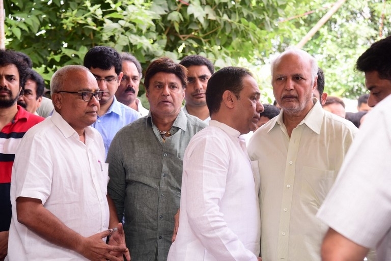 Celebrities Pay Homage To Nandamuri Harikrishna Set 5 - 18 / 35 photos