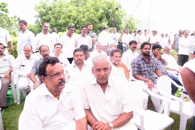 Celebrities Pay Homage To Nandamuri Harikrishna Set 5 - 33 / 35 photos