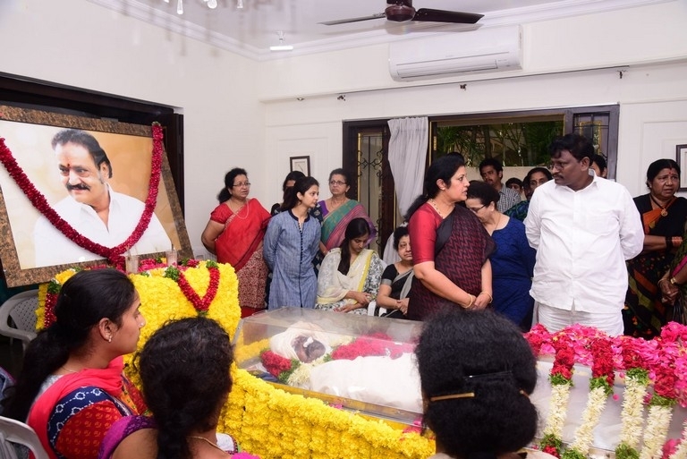 Celebrities Pay Homage To Nandamuri Harikrishna Set 6 - 15 / 40 photos