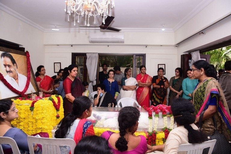 Celebrities Pay Homage To Nandamuri Harikrishna Set 6 - 18 / 40 photos