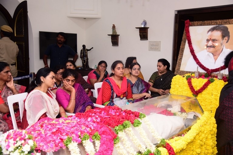 Celebrities Pay Homage To Nandamuri Harikrishna Set 6 - 22 / 40 photos