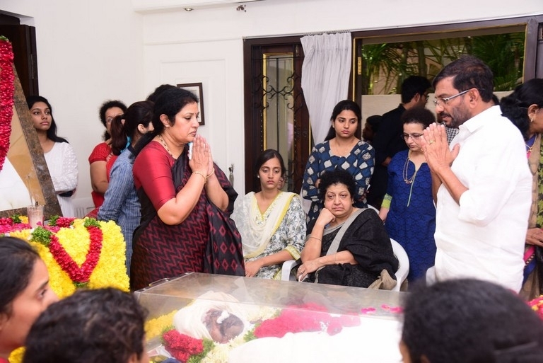 Celebrities Pay Homage To Nandamuri Harikrishna Set 6 - 32 / 40 photos