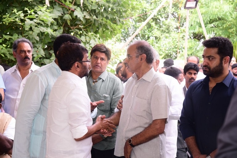Celebrities Pay Homage To Nandamuri Harikrishna Set 6 - 36 / 40 photos