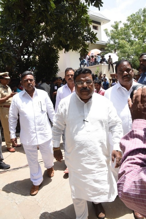 Celebrities Pay Homage To Nandamuri Harikrishna Set 8 - 41 / 51 photos