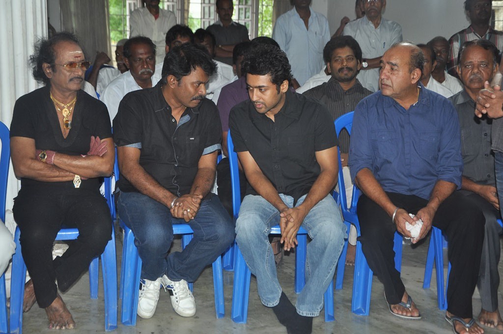 Celebrities Pay Last Respects to Manjula - 7 / 219 photos