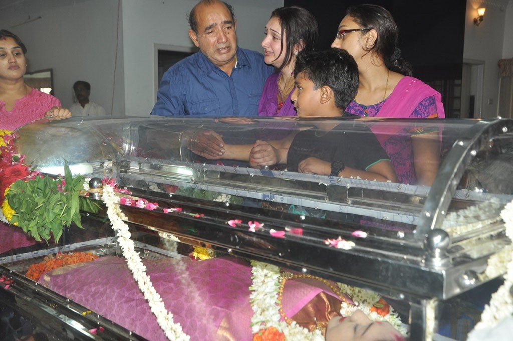 Celebrities Pay Last Respects to Manjula - 53 / 219 photos