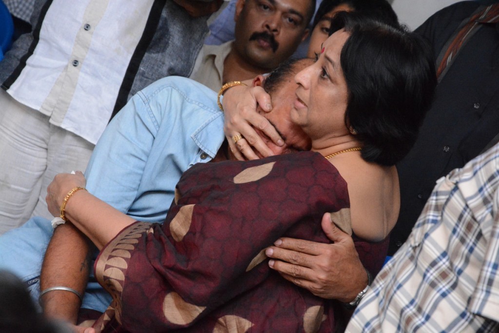 Celebrities Pay Last Respects to Manjula - 58 / 219 photos