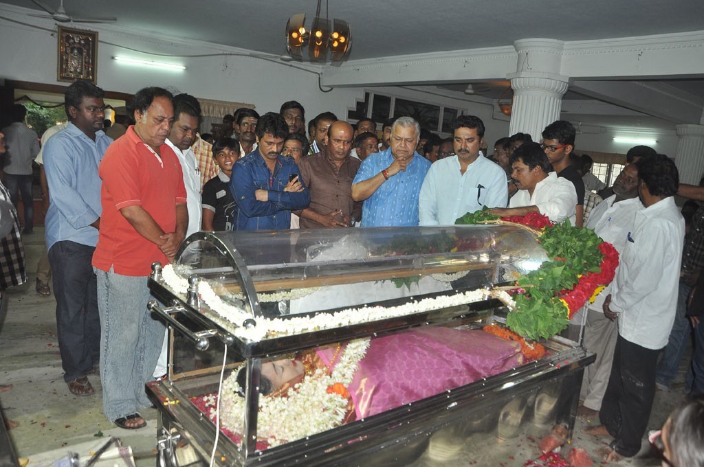 Celebrities Pay Last Respects to Manjula - 60 / 219 photos