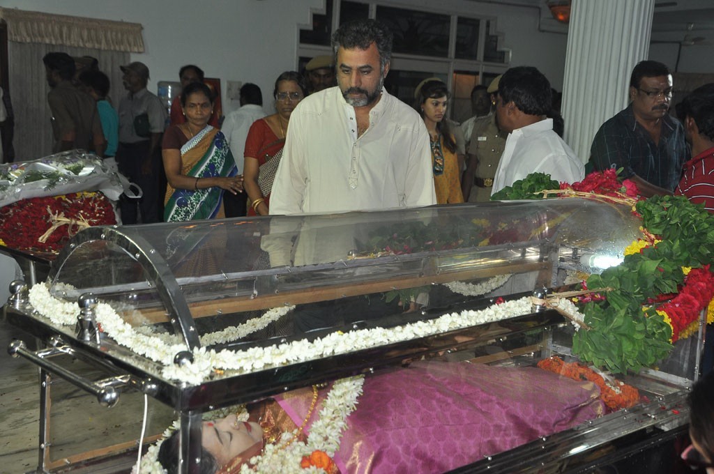 Celebrities Pay Last Respects to Manjula - 61 / 219 photos