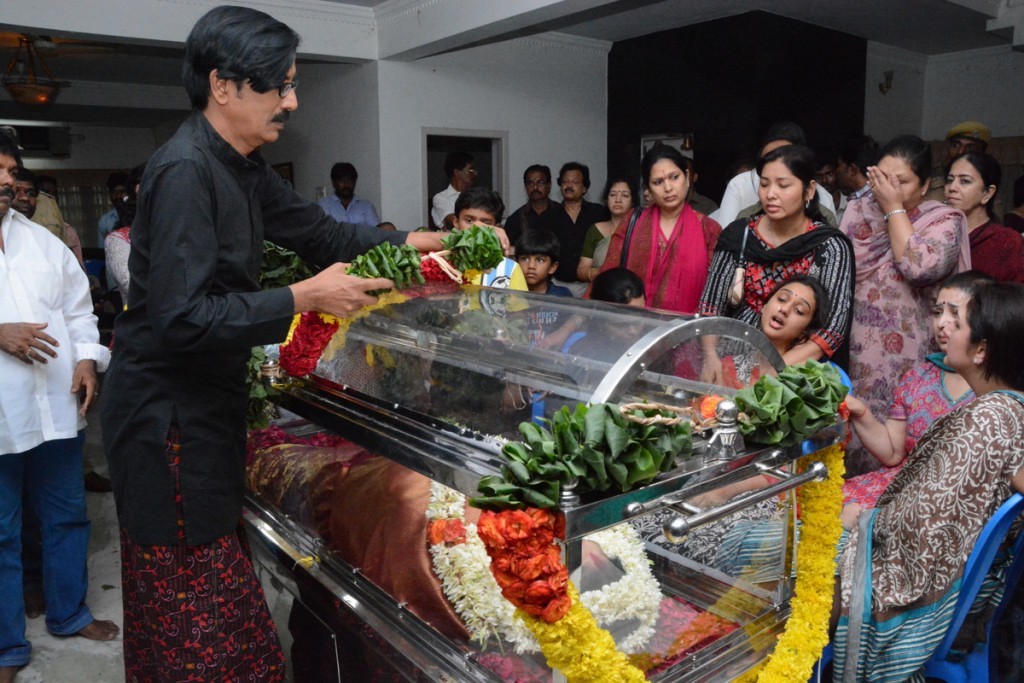 Celebrities Pay Last Respects to Manjula - 100 / 219 photos