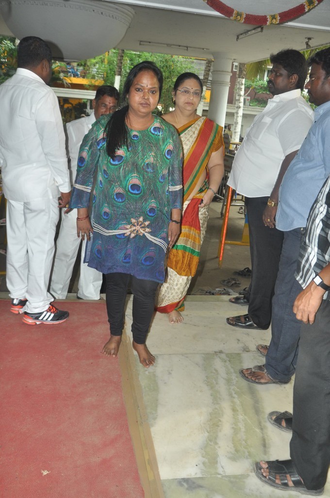 Celebrities Pay Last Respects to Manjula - 102 / 219 photos