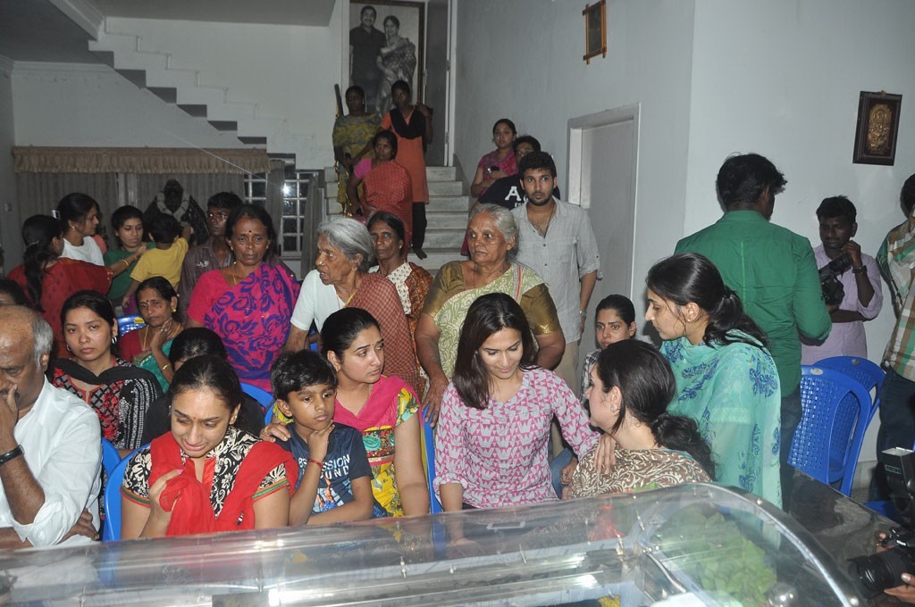 Celebrities Pay Last Respects to Manjula - 112 / 219 photos