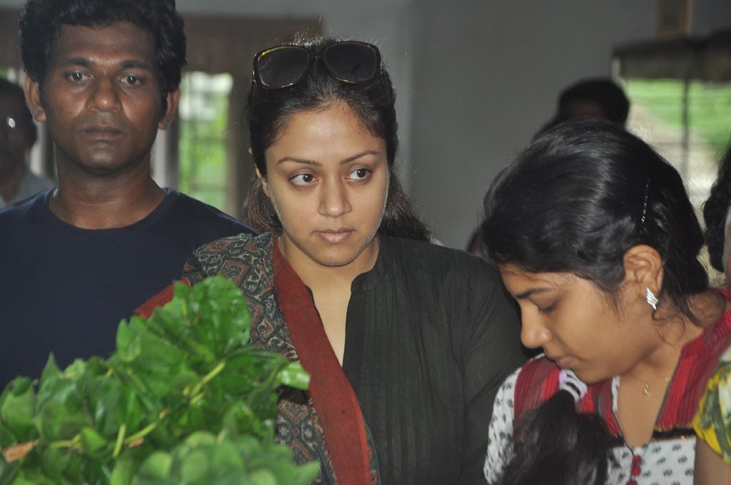 Celebrities Pay Last Respects to Manjula - 127 / 219 photos