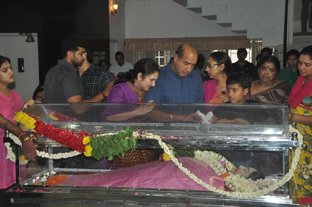 Celebrities Pay Last Respects to Manjula - 128 / 219 photos