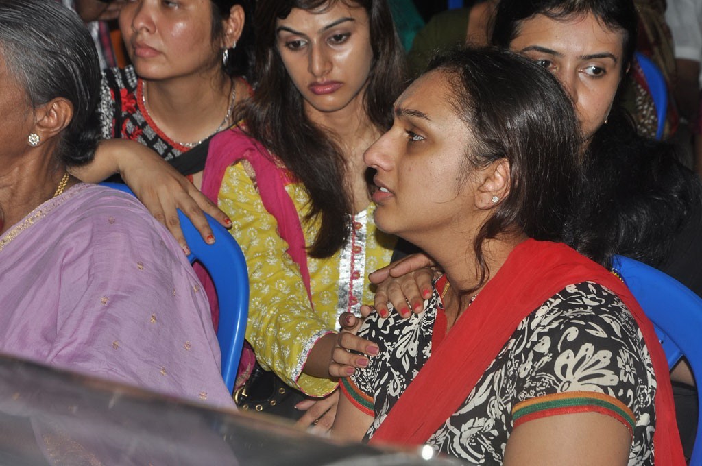 Celebrities Pay Last Respects to Manjula - 132 / 219 photos