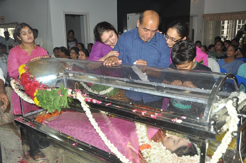 Celebrities Pay Last Respects to Manjula - 133 / 219 photos