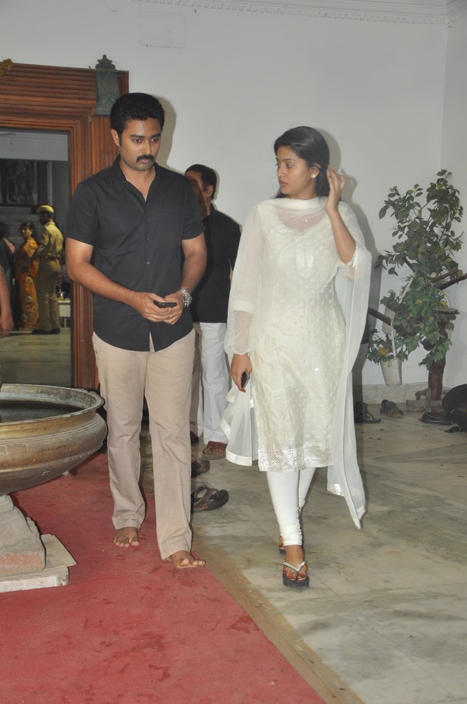 Celebrities Pay Last Respects to Manjula - 136 / 219 photos