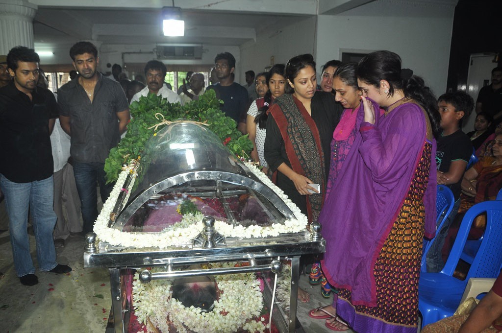 Celebrities Pay Last Respects to Manjula - 137 / 219 photos