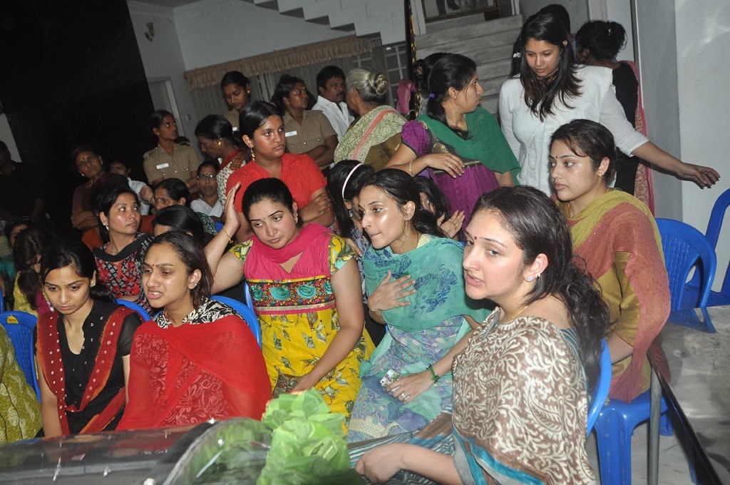 Celebrities Pay Last Respects to Manjula - 142 / 219 photos