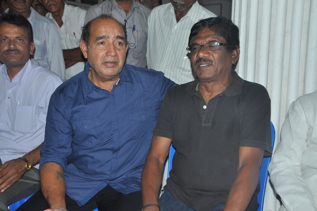 Celebrities Pay Last Respects to Manjula - 145 / 219 photos