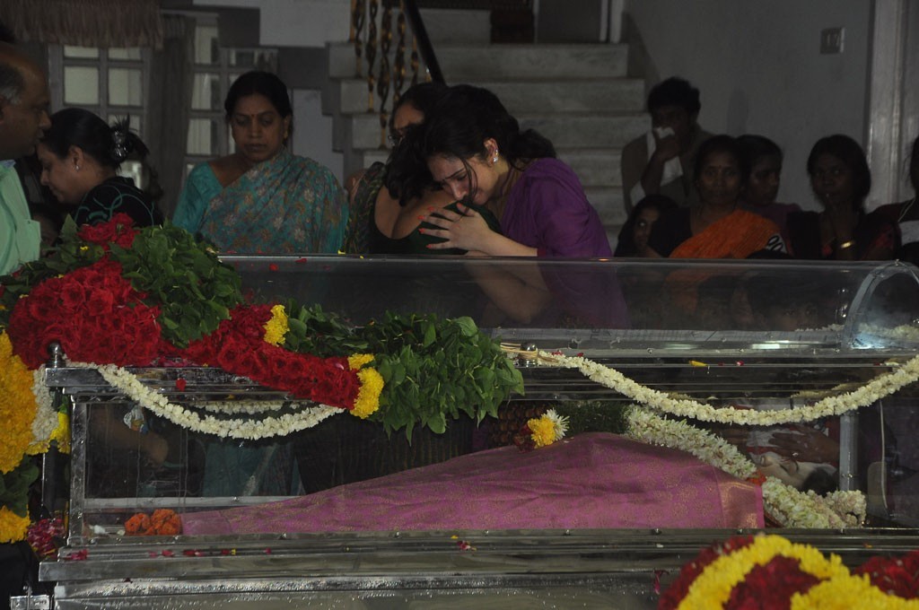 Celebrities Pay Last Respects to Manjula - 148 / 219 photos