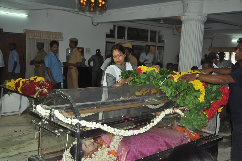 Celebrities Pay Last Respects to Manjula - 155 / 219 photos