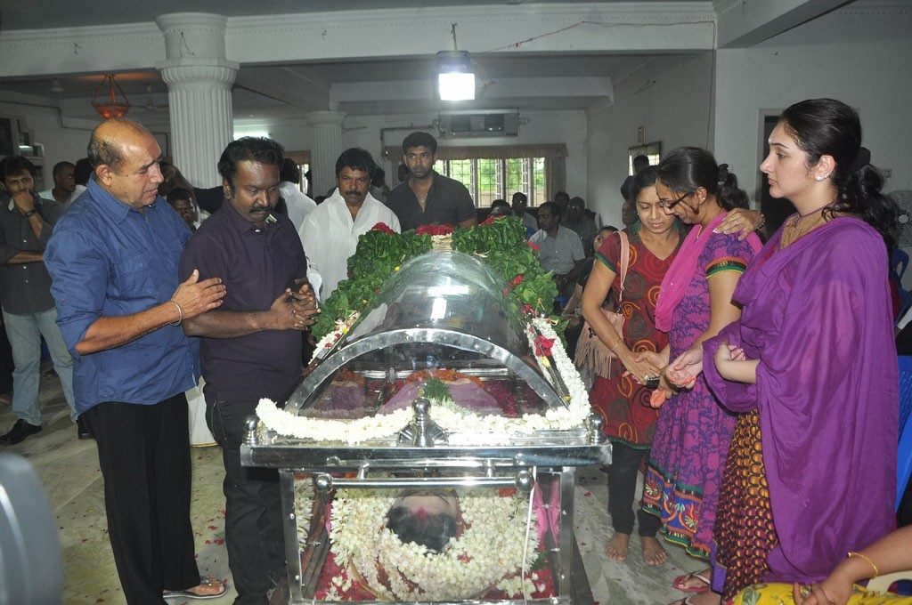 Celebrities Pay Last Respects to Manjula - 165 / 219 photos