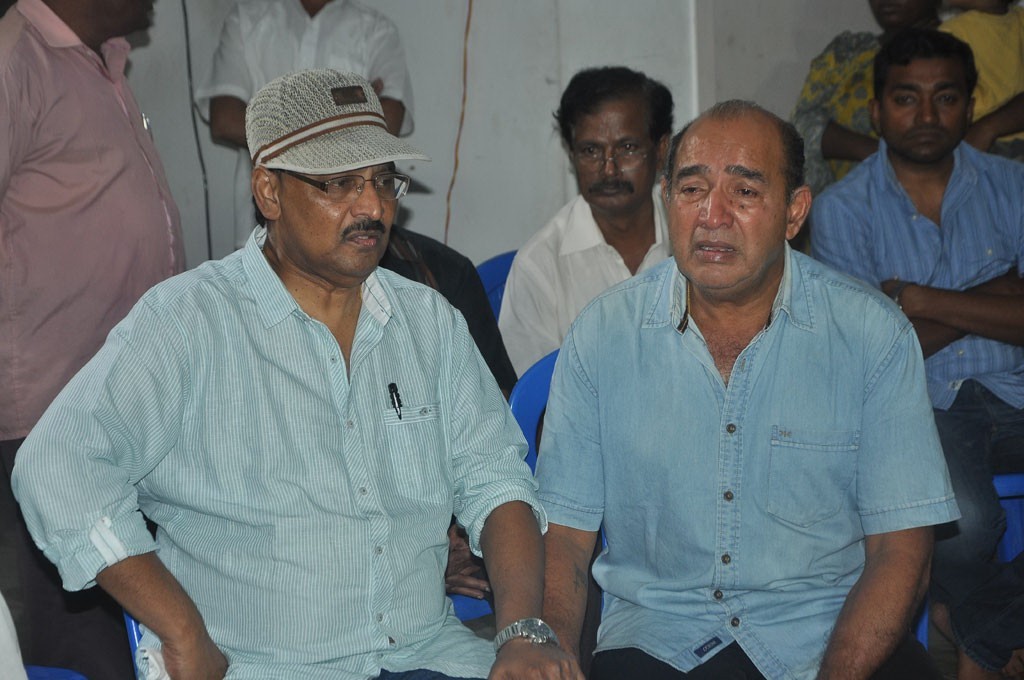 Celebrities Pay Last Respects to Manjula - 168 / 219 photos