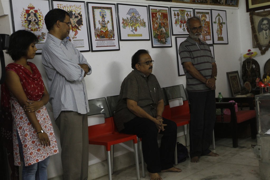 Celebrities Pay Tributes to Bapu - 49 / 102 photos