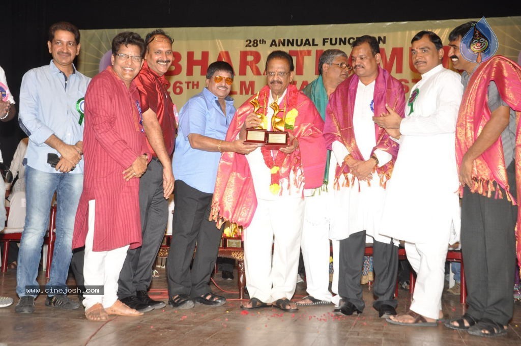 Celebs at Bharatamuni Awards - 32 / 250 photos