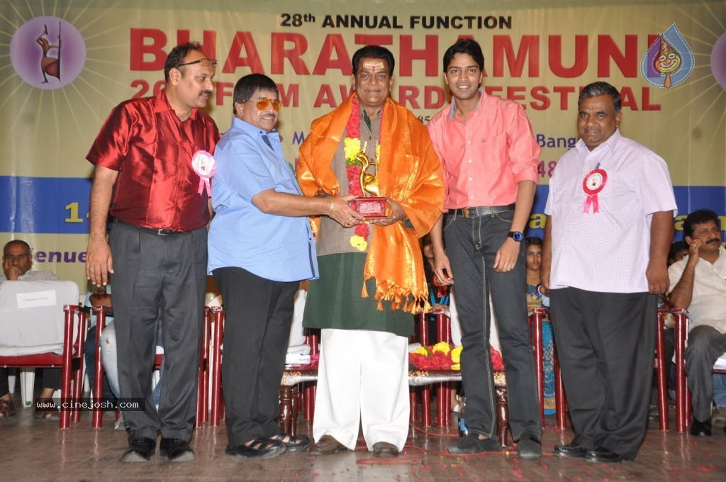 Celebs at Bharatamuni Awards - 36 / 250 photos