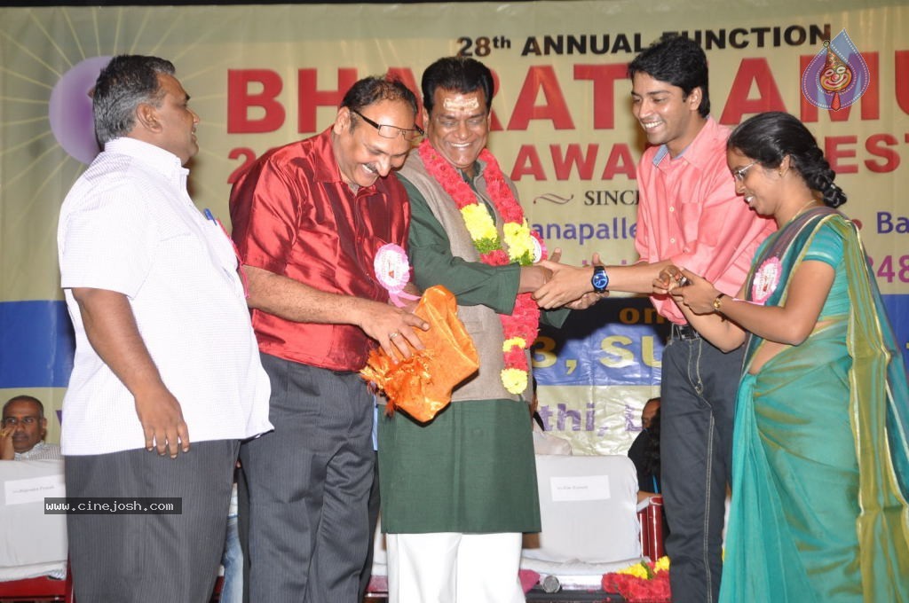 Celebs at Bharatamuni Awards - 92 / 250 photos