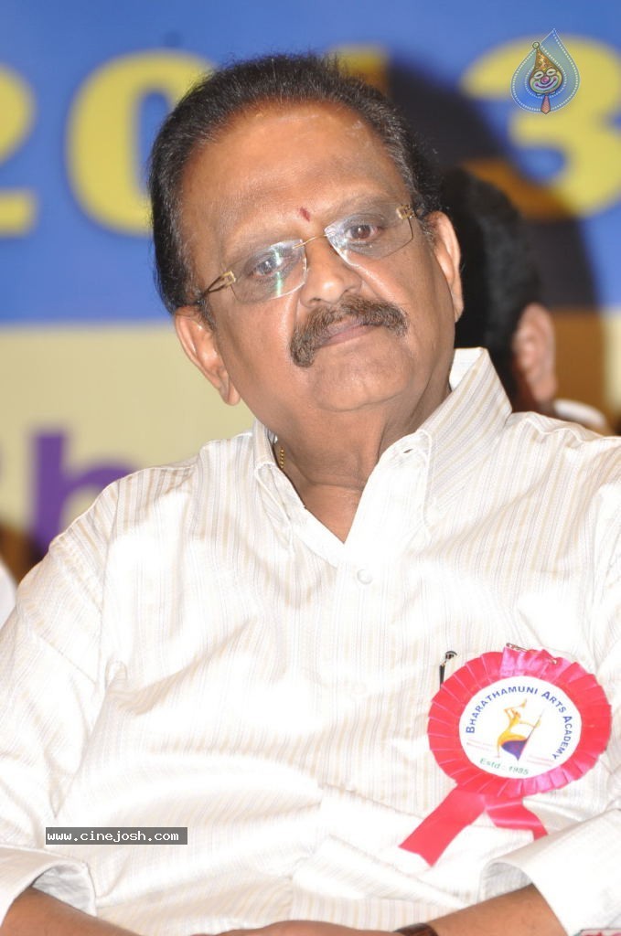 Celebs at Bharatamuni Awards - 121 / 250 photos