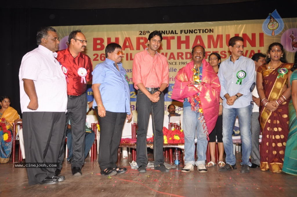 Celebs at Bharatamuni Awards - 162 / 250 photos