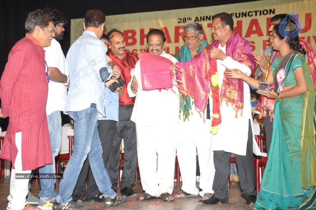 Celebs at Bharatamuni Awards - 165 / 250 photos