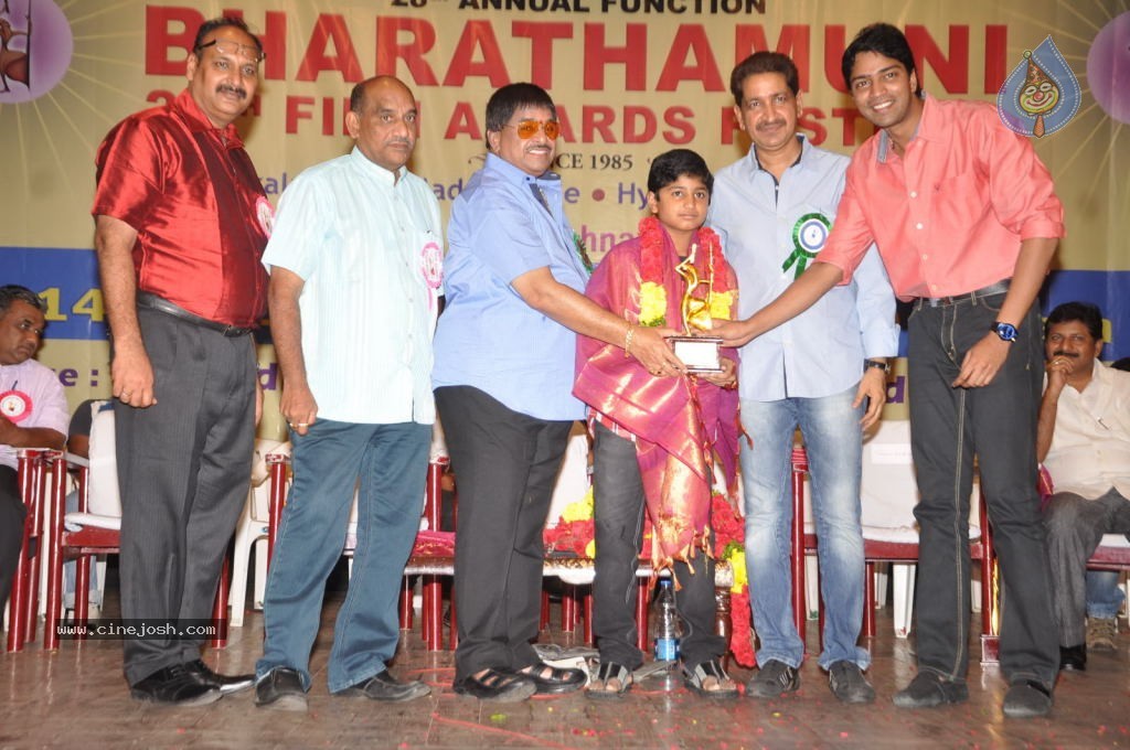 Celebs at Bharatamuni Awards - 166 / 250 photos