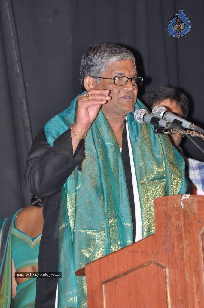 Celebs at Bharatamuni Awards - 199 / 250 photos