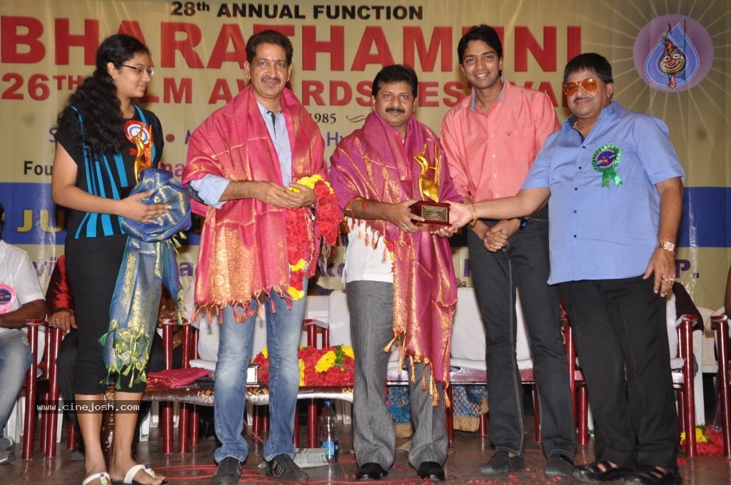 Celebs at Bharatamuni Awards - 209 / 250 photos